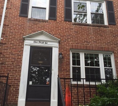 Fort of the house, nice front porch for relaxing