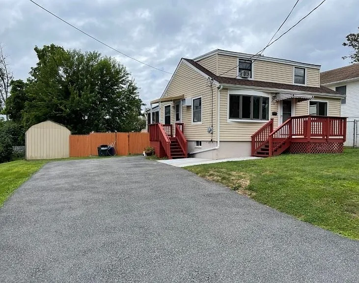 3 bed, 946 sqft, $3,200 — Photo 3