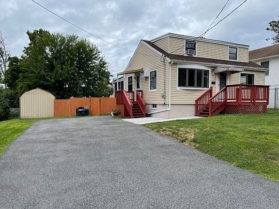 3rd image of 127 Hiawatha Blvd