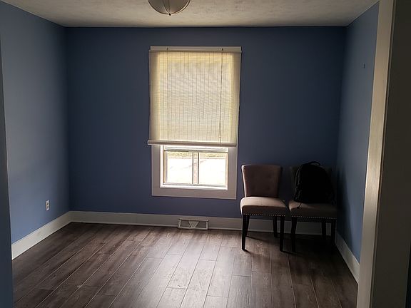 3rd image of 818 Flat St NE