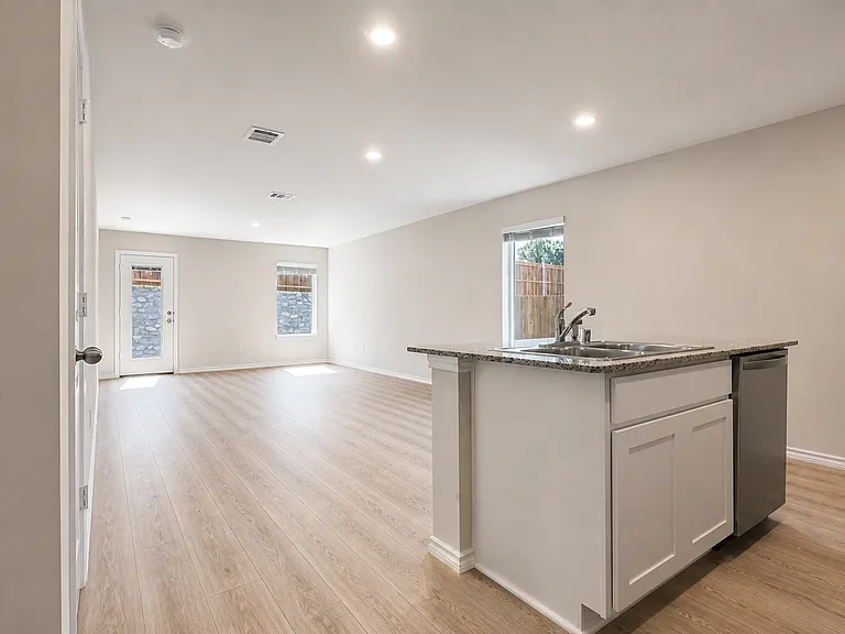 2913 Serenity Ln — Photo 9