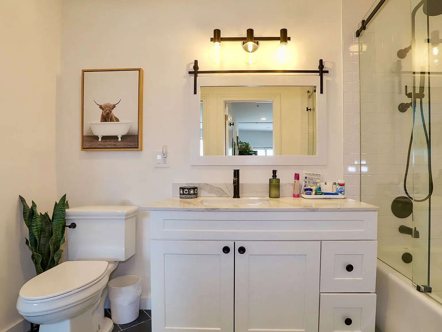 2 bed, 2.5 bath, 2131 sqft, $2,600 — Photo 3