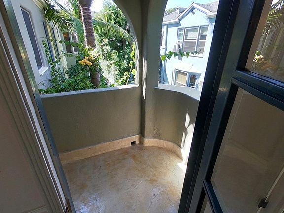 4th image of 457 N Ogden Dr #1/4