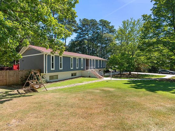 3rd image of 1 Rose Wood Dr