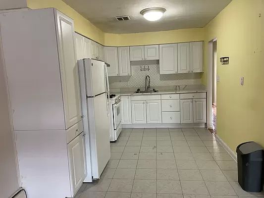 5th image of 50-14 60th St #2