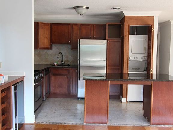 2nd image of 1415 N Oak St APT 303