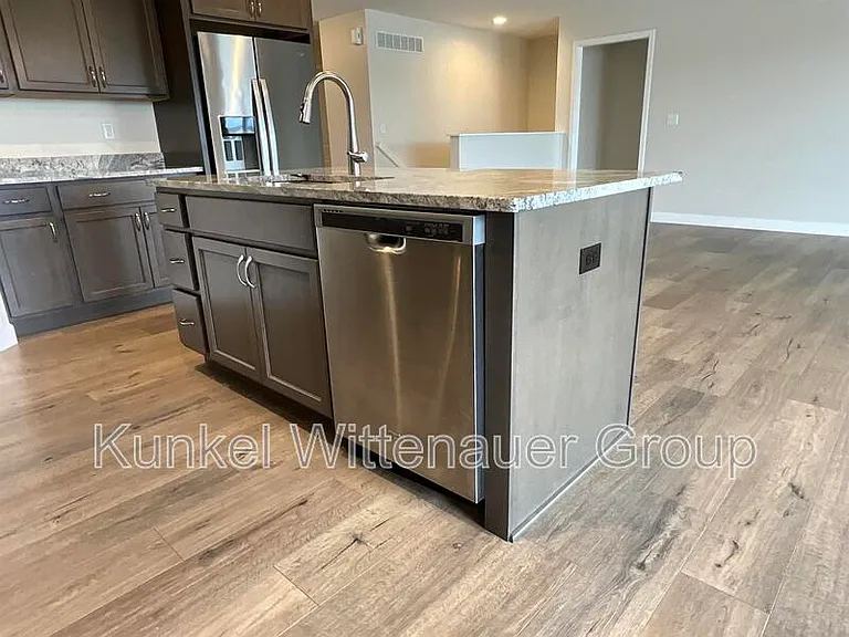 808 Applewood Creek Dr — Photo 8