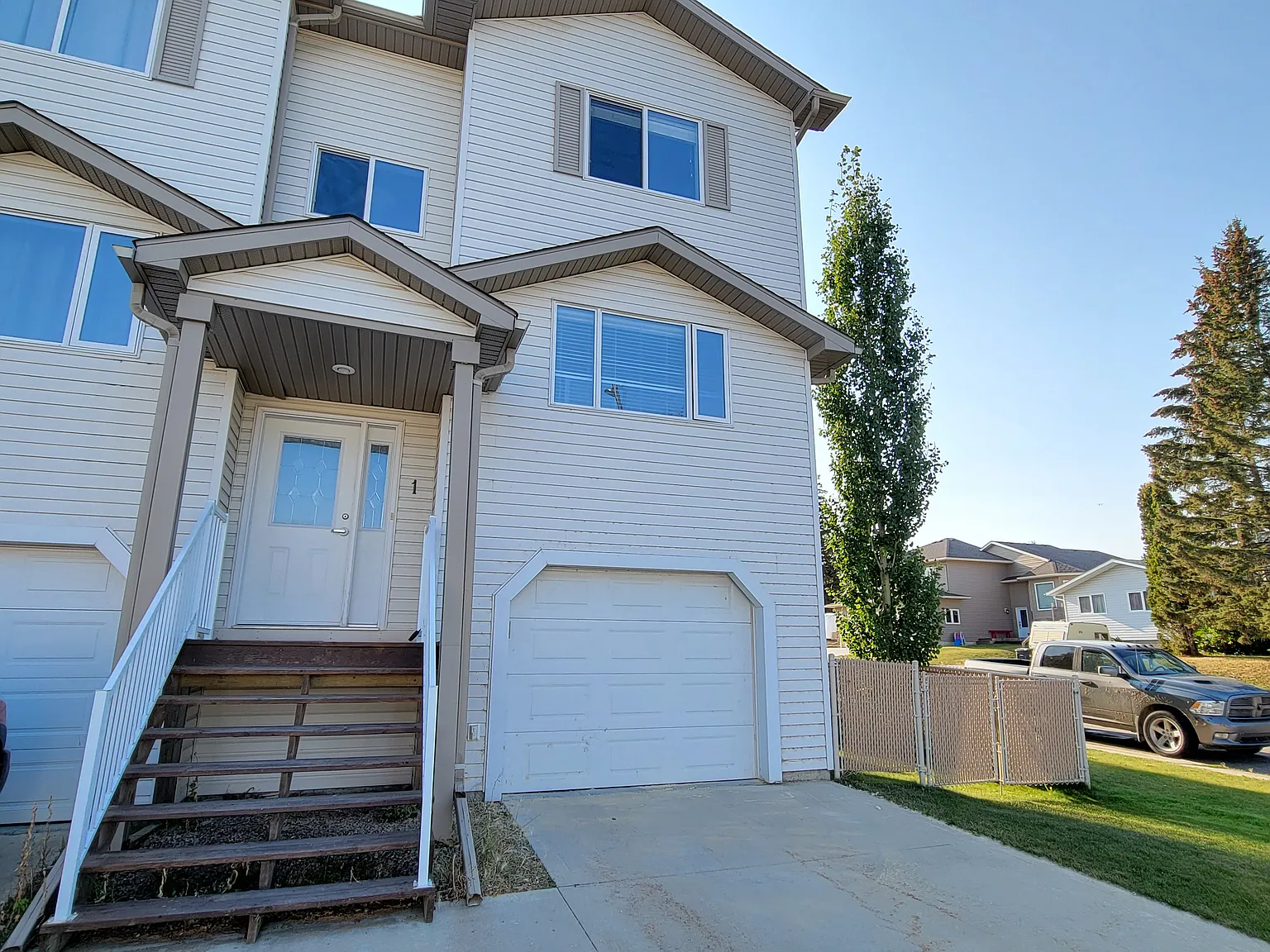 1 1001 7 Ave — Photo 1