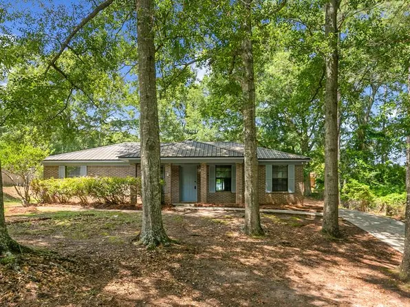 153 Emerald Ct, Ozark, AL 36360