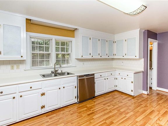 3rd image of 11757 Dewberry Ln