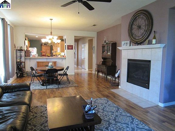 3rd image of 240 Cumberland Way