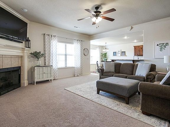3rd image of 450 Sorrento Dr