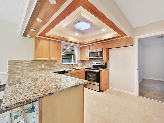 3rd image of 5560 S Lancewood Cir