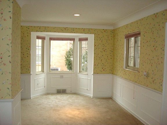 2nd image of 2814 Meadowwood Dr