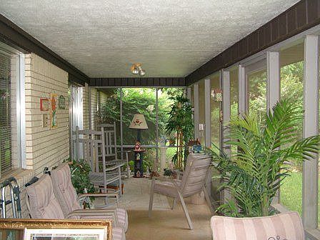 5th image of 207 Oak Dr