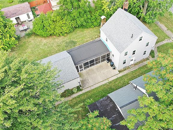 4th image of 1117 W Erie Ave