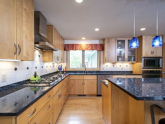3rd image of 3080 Yarmouth Greenway Dr