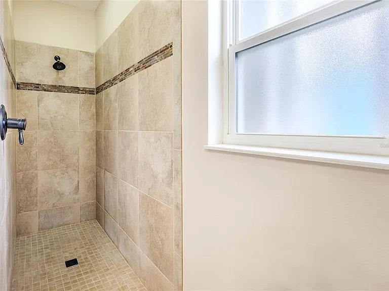 2920 Edgewood Ln — Photo 16