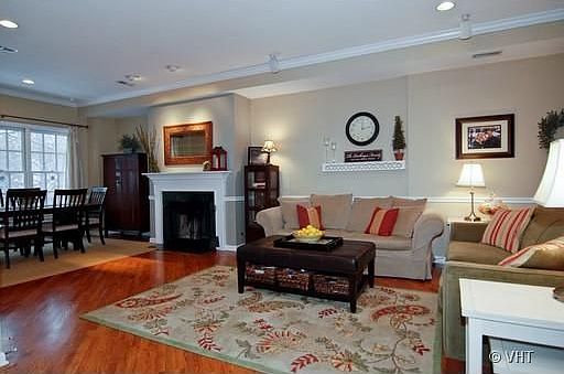 2nd image of 1337 W Wrightwood Ave APT 2