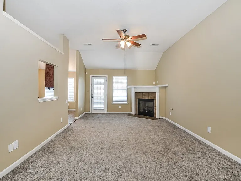7642 Fox Hunt Dr E — Photo 3