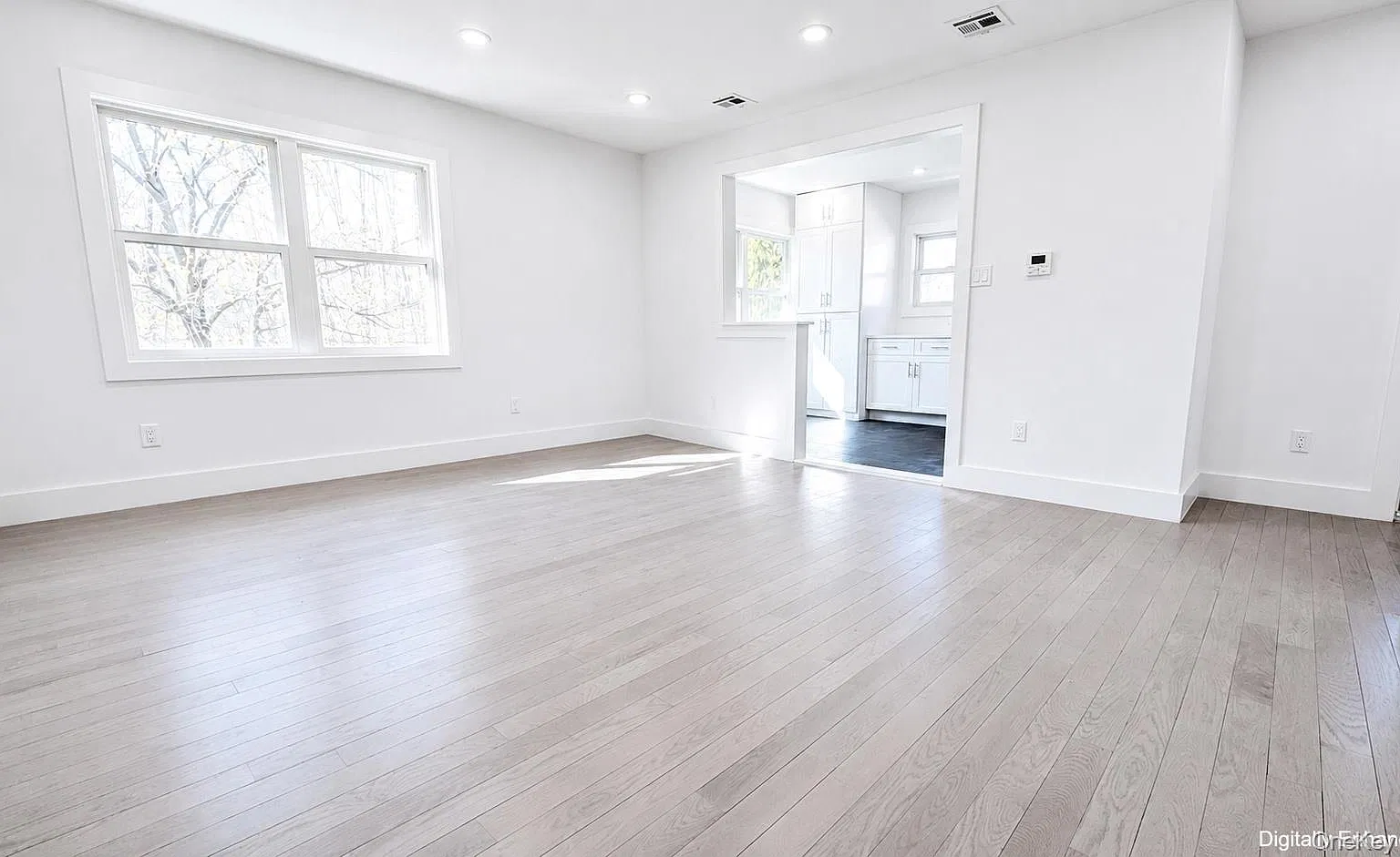 43 Yennicock Ave — Photo 2