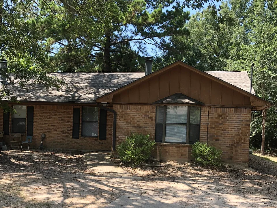 15960 Shoshone Dr