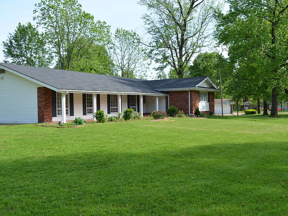 1st image of 3815 Woodcrest Dr