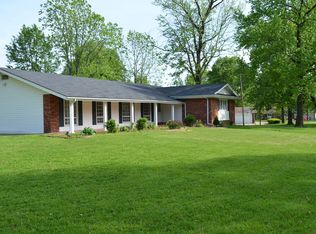 3815 Woodcrest Dr, Florissant, MO 63033