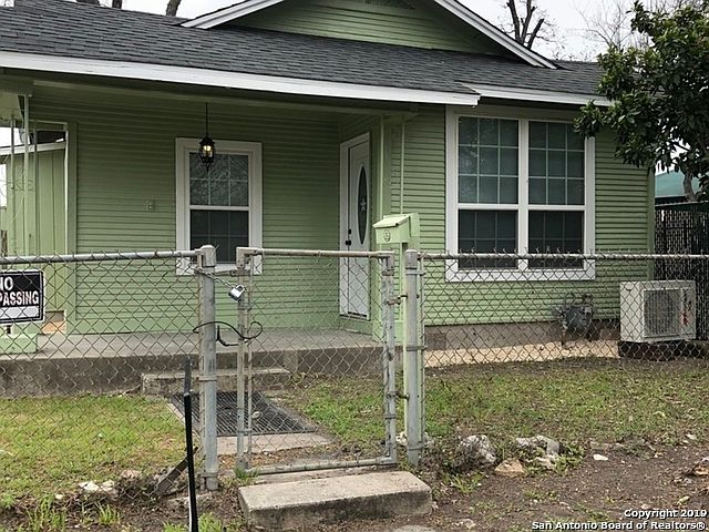 1st image of 906 Perez St