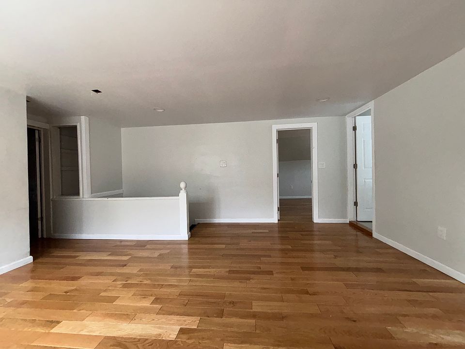 1st image of 249 Rutter Ave APT 3