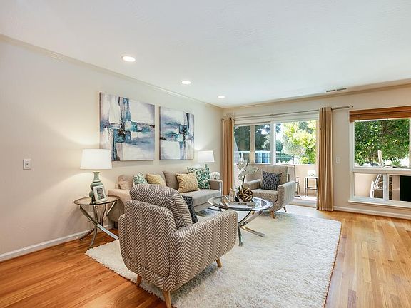 5th image of 791 N Fair Oaks Ave APT 5