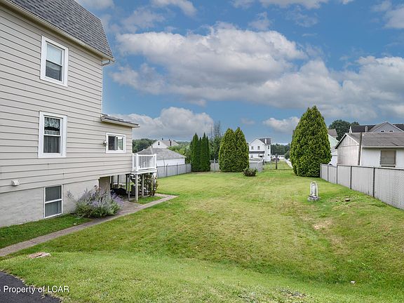 5th image of 62 4th St