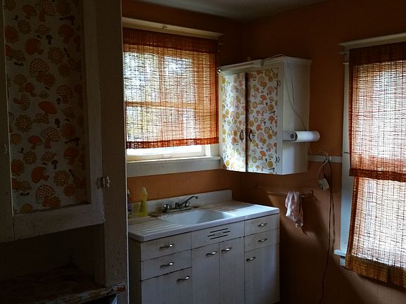 3rd image of 2335 Charlack Ave