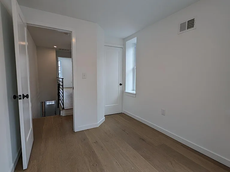 2232 N Mascher St — Photo 18