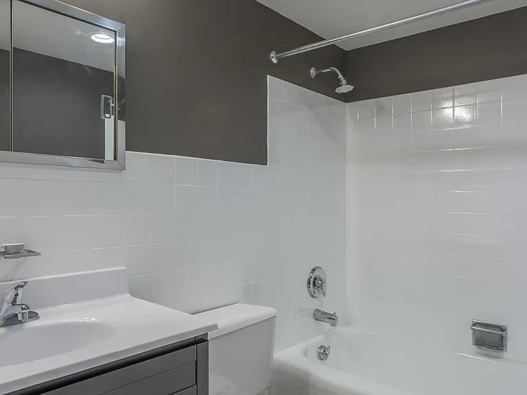 Shoreham Apartments — Photo 9