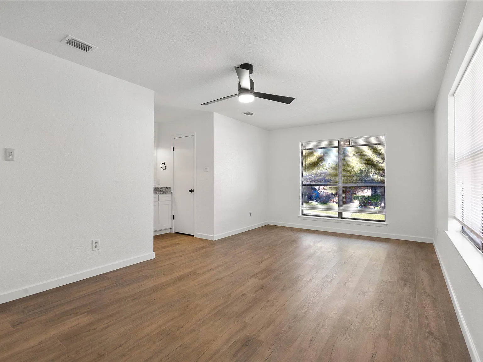 3 bed, 1565 sqft, $1,800 — Photo 4