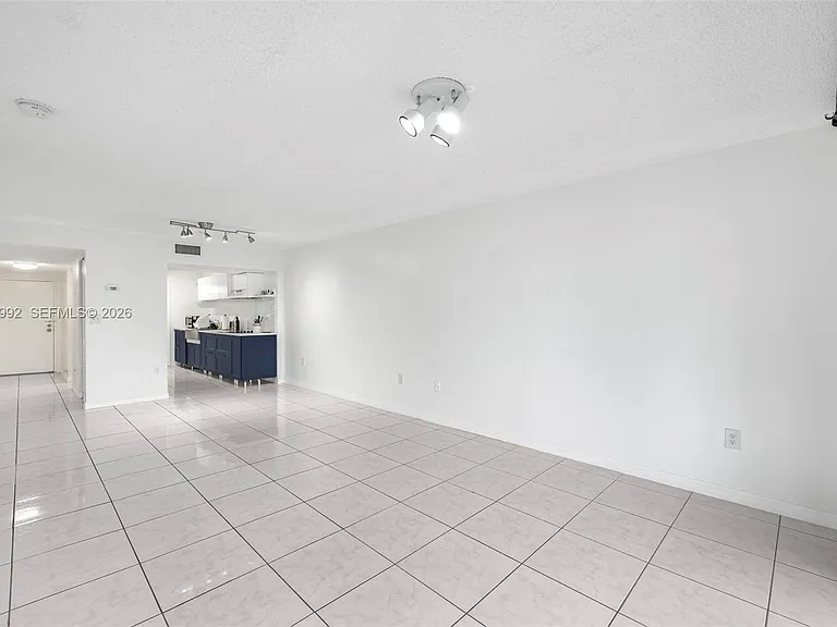 18001 N Bay Rd #505 — Photo 8