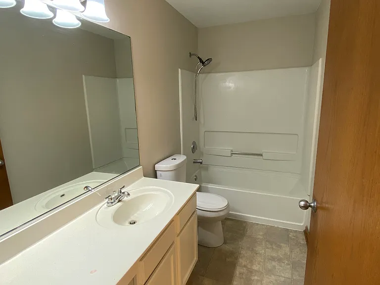 610 Springbrook Trl N — Photo 10