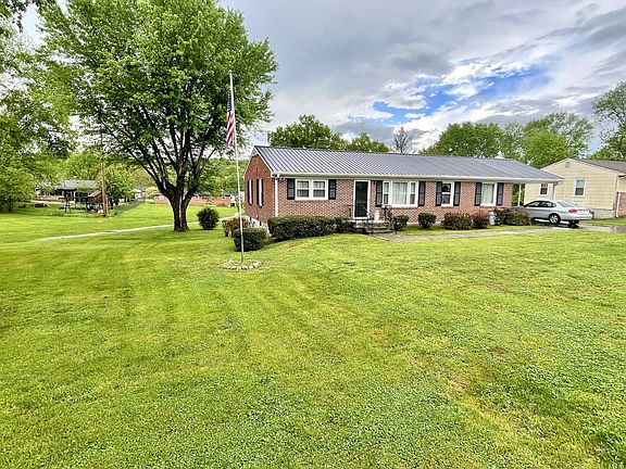 3rd image of 305 W Terrace Ln