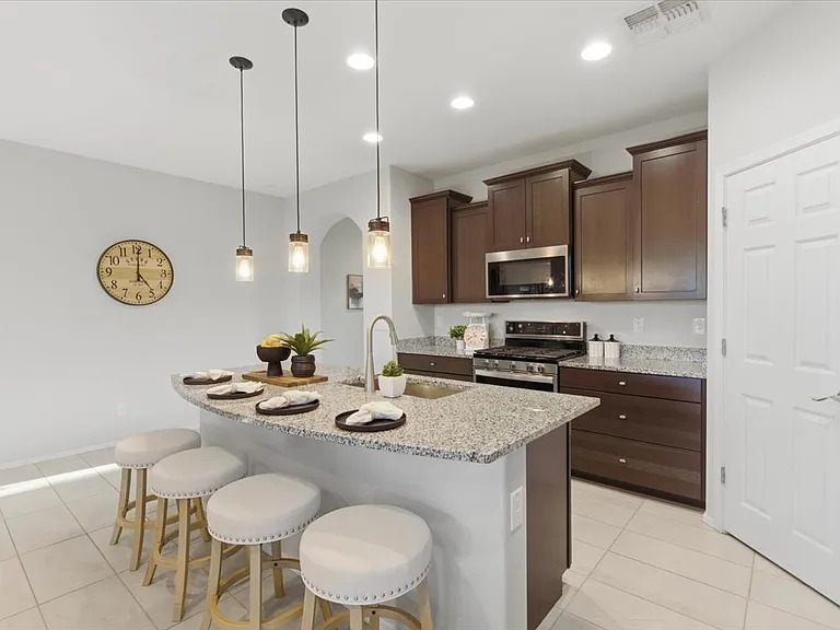 3745 N Astoria Dr — Photo 4