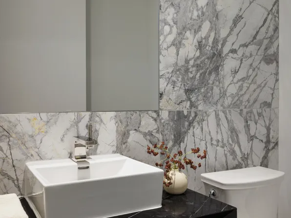 138 East 50th Street image 10 of 13