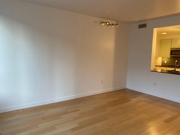 4th image of 501 Beale St Unit 8E