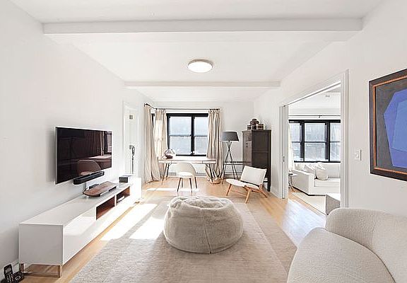 3rd image of 19 E 80th St #9CD