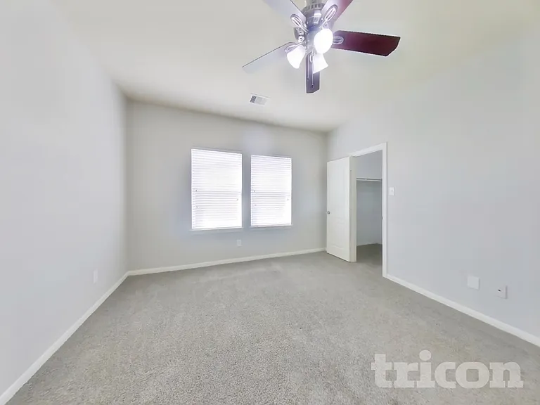 2122 Hackberry Bank Ln — Photo 7