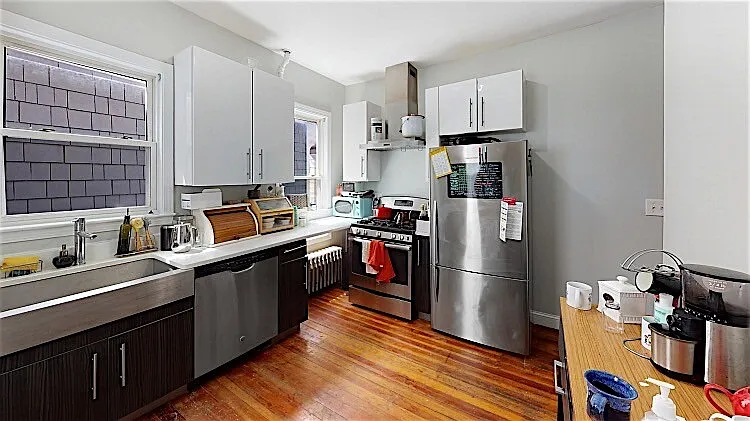 Photo 2 of 9 - 6 Hinckley St #1R - Somerville, MA Building Photo - 6 Hinckley St #1R