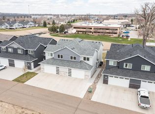 2425 Water Park Loop SE, Mandan, ND 58554