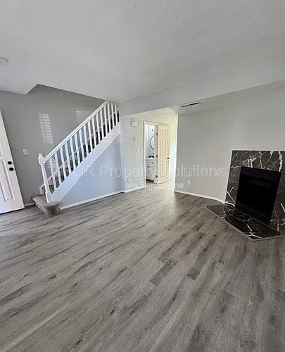 700 Fruit Ave NW Photo 1