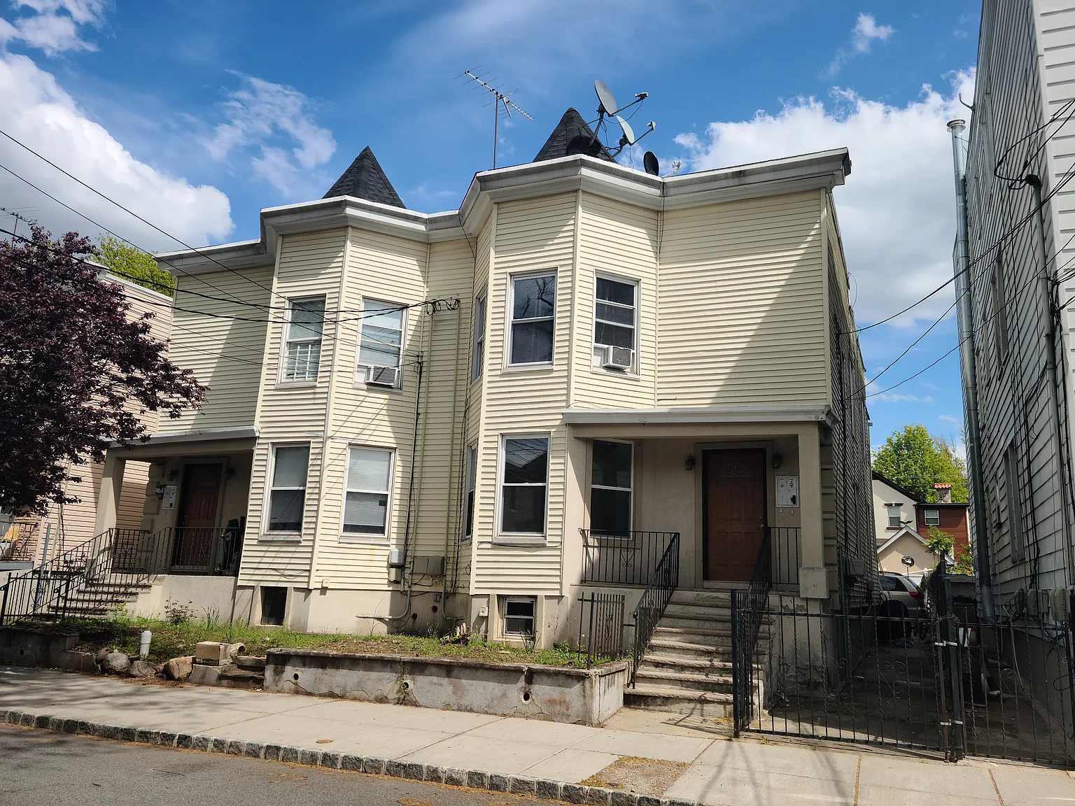 3 bed, 1.5 bath, 900 sqft, $2,850 — Photo 1