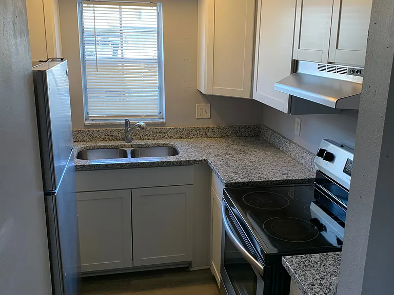 111 SW Madison Cir N #206 — Photo 5