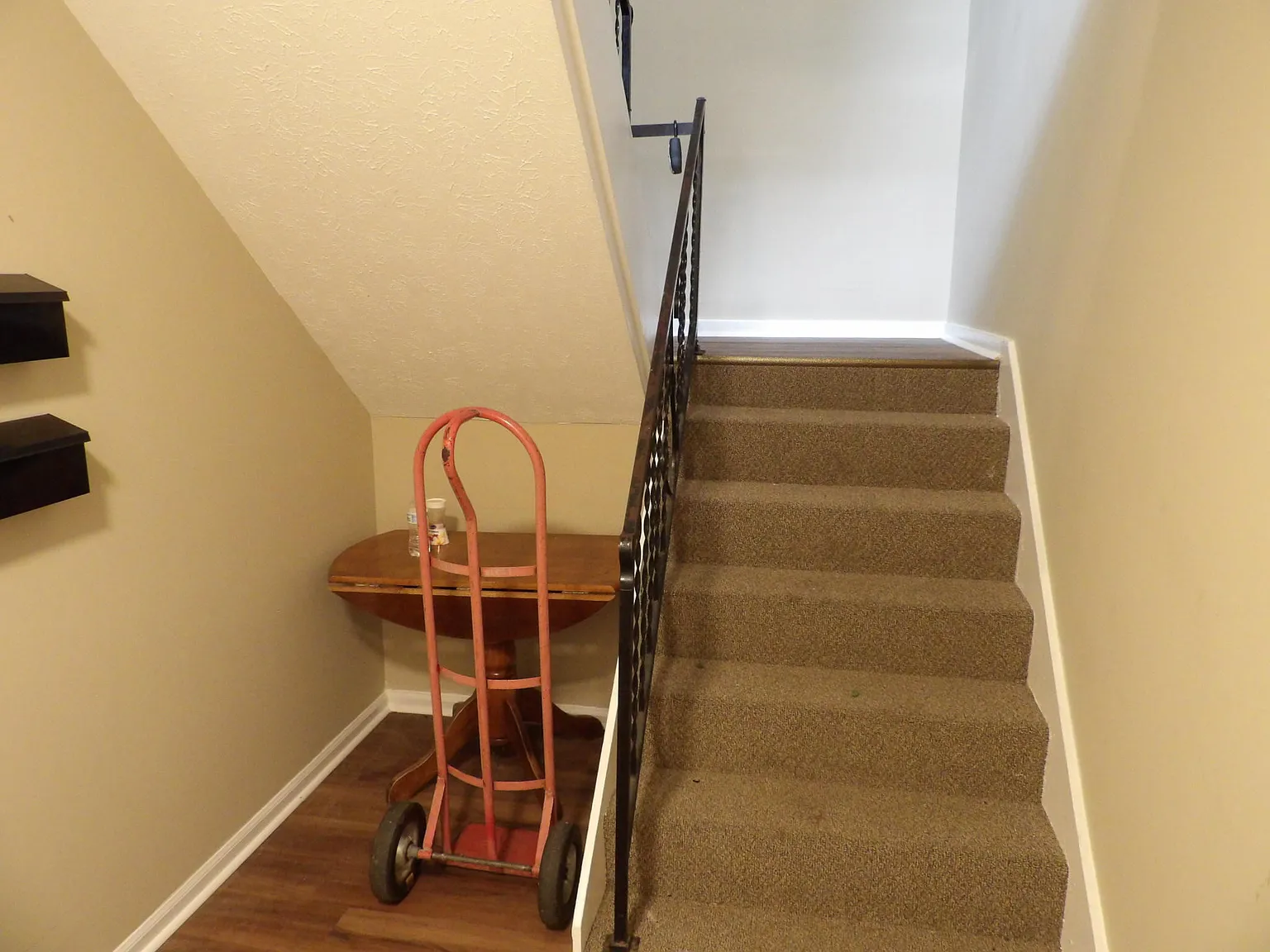 2 bed, 1.0 bath, 975 sqft, $990 — Photo 4